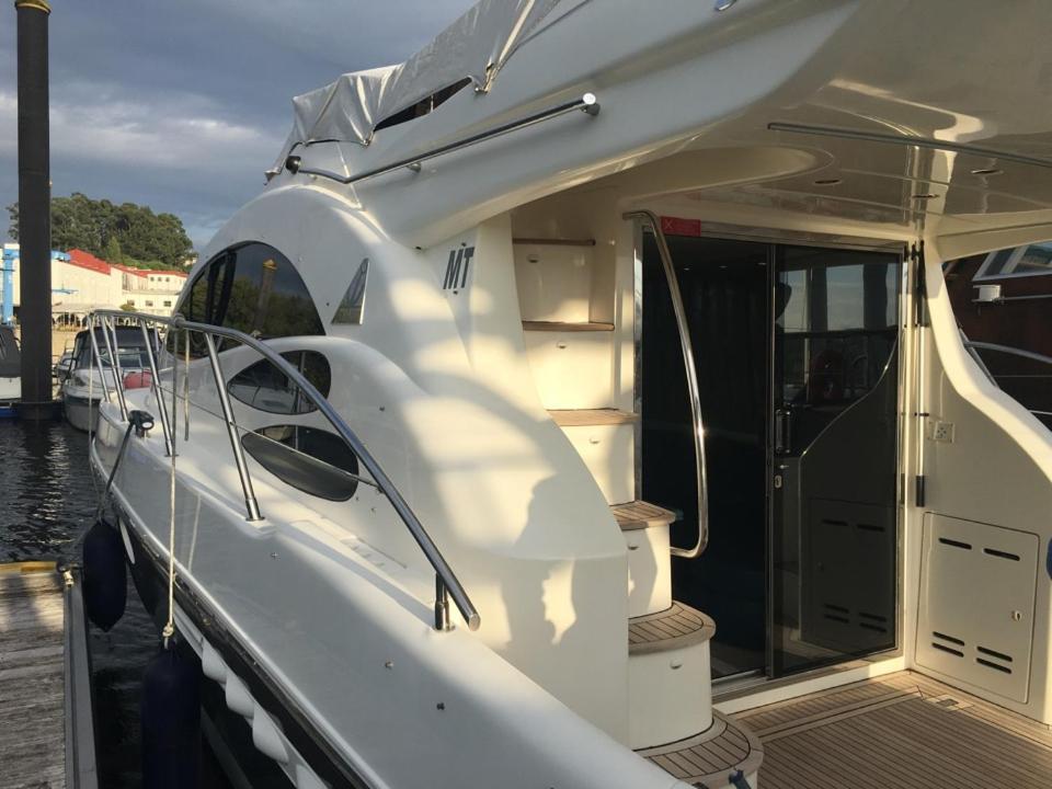 Porto Private Yacht- Accommodation Douro River Экстерьер фото